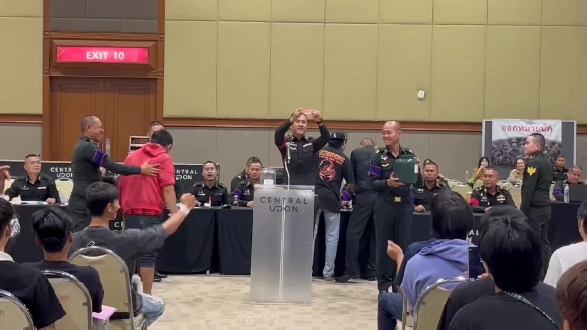 "พันเอก" คุมเกณฑ์ทหาร เล่าความหลัง ใบแดงพลิกชีวิต ย้ำ ไม่ใช่จุดจบ