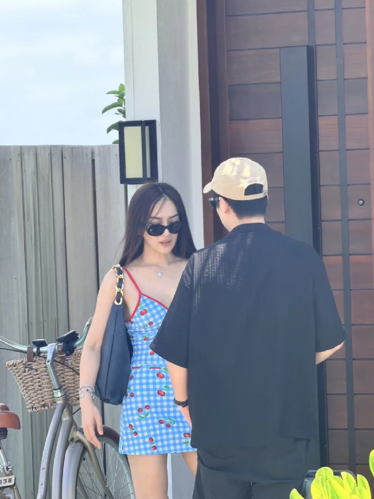 "เส้นด้าย" เที่ยวมัลดีฟส์ หนุ่มปริศนาดูแลอย่างดี หวานใจคนใหม่หรือเปล่า?