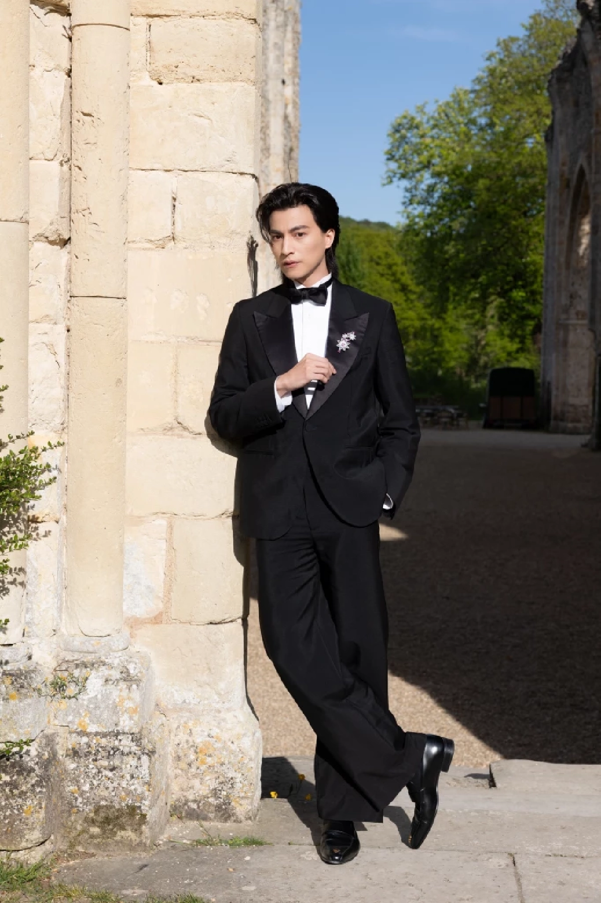 หล่อหยุดเวลา! 'กลัฟ คณาวุฒิ' เฉิดฉายปารีส กระทบไหล่ซุปตาร์ระดับโลก