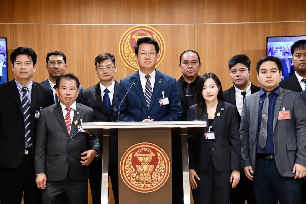 รู้จัก "คริส โปตระนันทน์" สส.พรรคเศรษฐกิจ หวิดวางมวย "ปกรณ์วุฒิ"