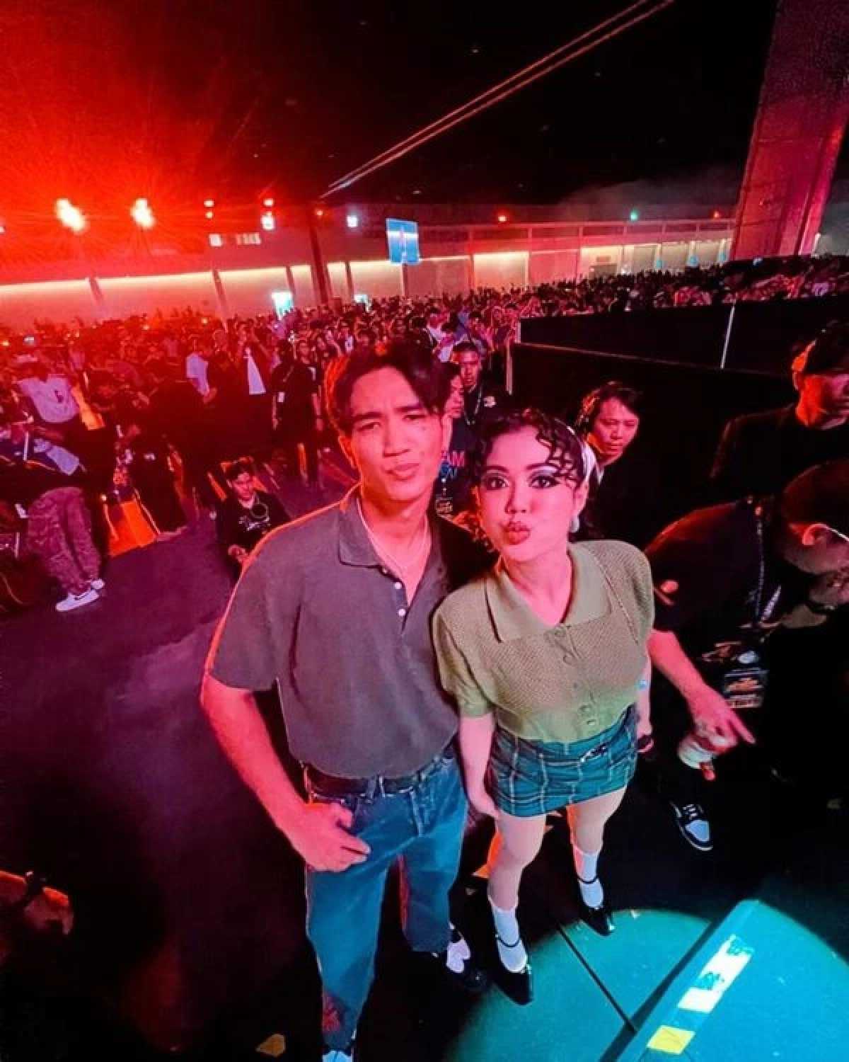 เปิดตัวหรอ? ส่องช็อตเด็ด "ลำไย ไหทองคำ"  ซบไหล่! หนุ่มหล่อต่างชาติงานดีเกรดเอ