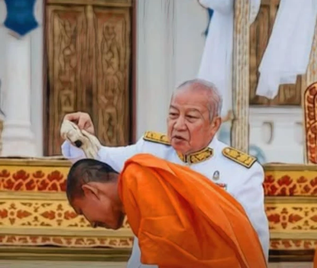 คนไทยอึ้ง "เขมร" เคลม "รดน้ำดำหัว" ใช้ Google แปลตรงตัวราดน้ำโครมลงหัว