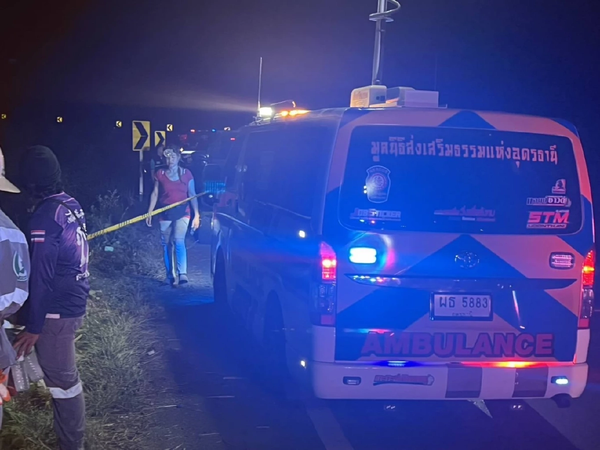 สลด กระบะเจ้าหน้าที่ดับไฟป่า หลุดโค้งชนเสาไฟฟ้า ดับ 2 บาดเจ็บ 4