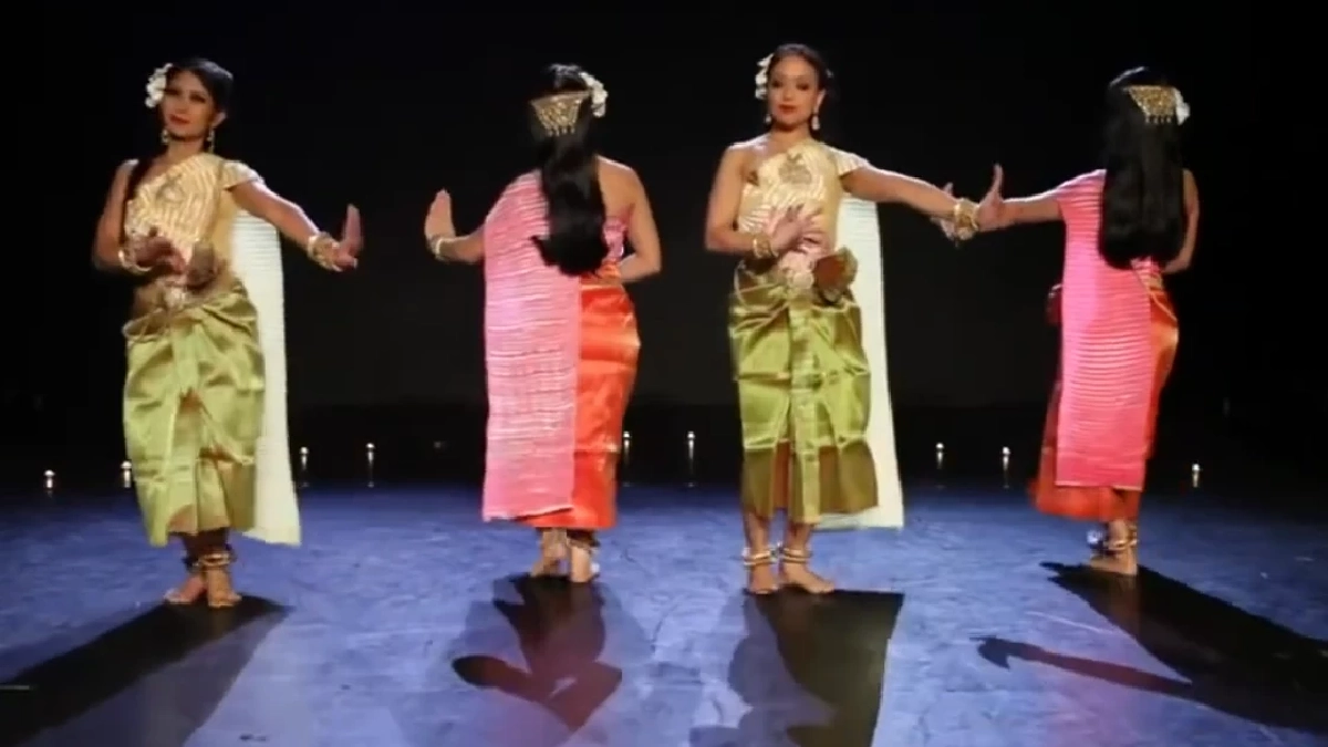 เขมรเคลม "ลาวดวงเดือน" เปลี่ยนชื่อชุบตัวใหม่ The Moon Love Dance