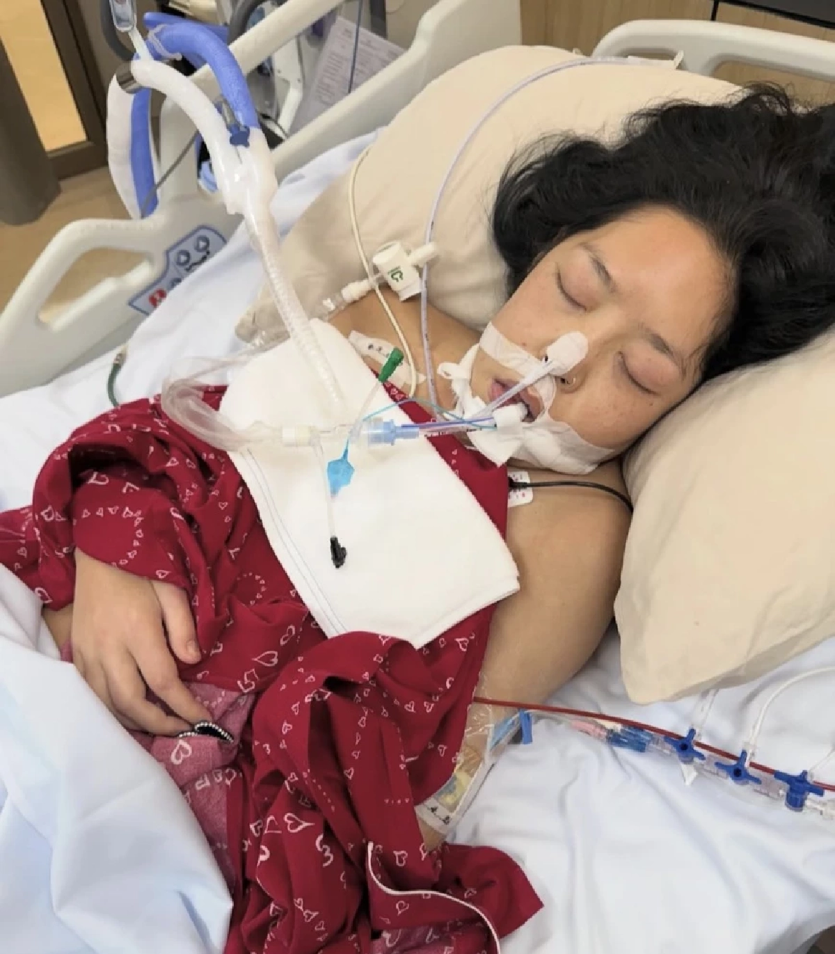 อัปเดตอาการ! "คุณหญิงแมงมุม" วิกฤตเข้า ICU "เสธ.ดอลล่าร์" เฝ้าไม่ห่าง