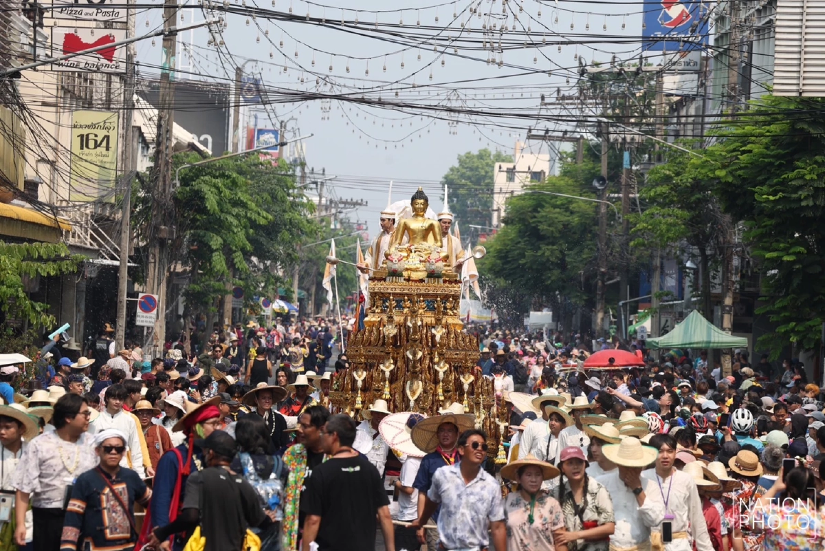 แห่ส่องเลข 'พระพุทธสิหิงค์' เชียงใหม่ ลุ้น 16/4/69 โชคปี๋ใหม่เมือง