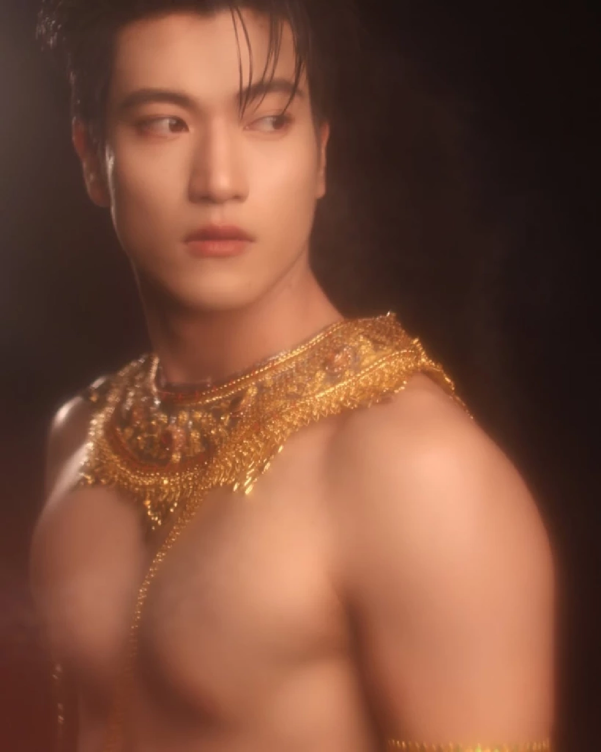 ส่องประวัติ 'อิน จักราสินธุ์' องค์ขาวสุดฮอต  ขึ้นแท่นพระเอกดาวรุ่ง