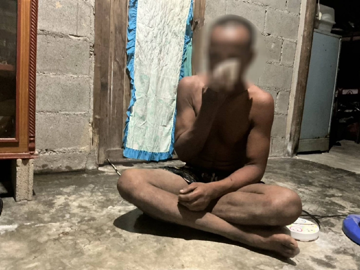 แจ้งจับ! กำนันโหด จับหนุ่มมัดไพล่หลัง เขย่ารังมดแดงใส่หัว อ้างขโมยด้วง