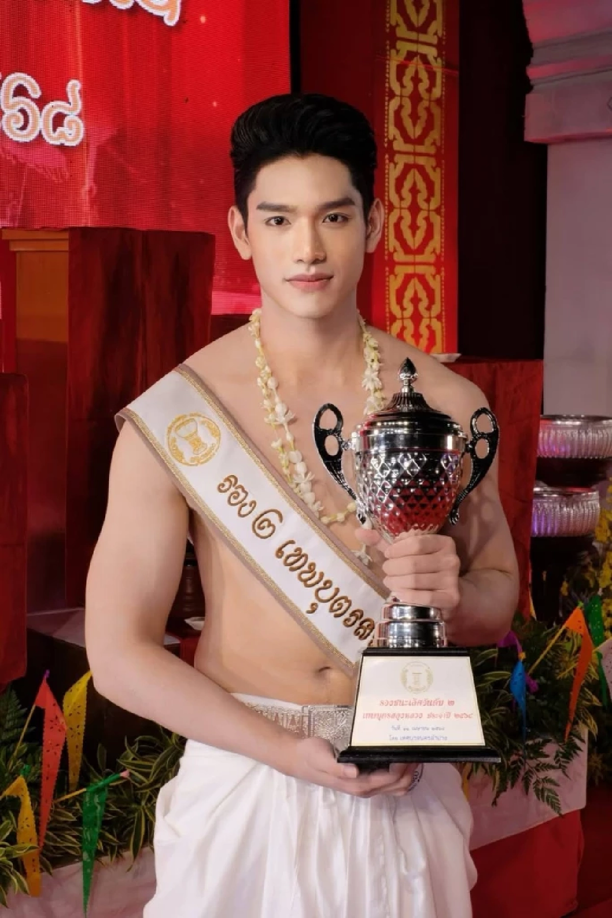 เปิดประวัติ 'ทีลอซู ไชยวัฒน์' เทพบุตรสลุงหลวง 69  หล่อครบเครื่อง