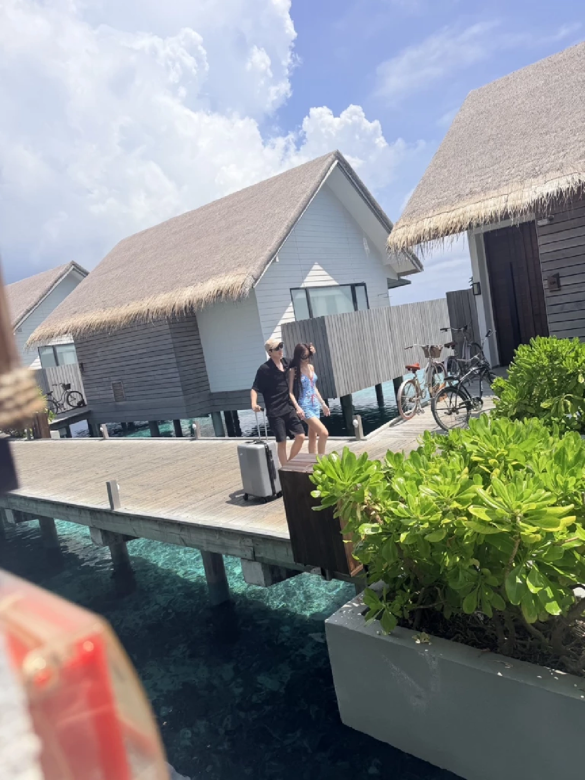 "เส้นด้าย" เที่ยวมัลดีฟส์ หนุ่มปริศนาดูแลอย่างดี หวานใจคนใหม่หรือเปล่า?