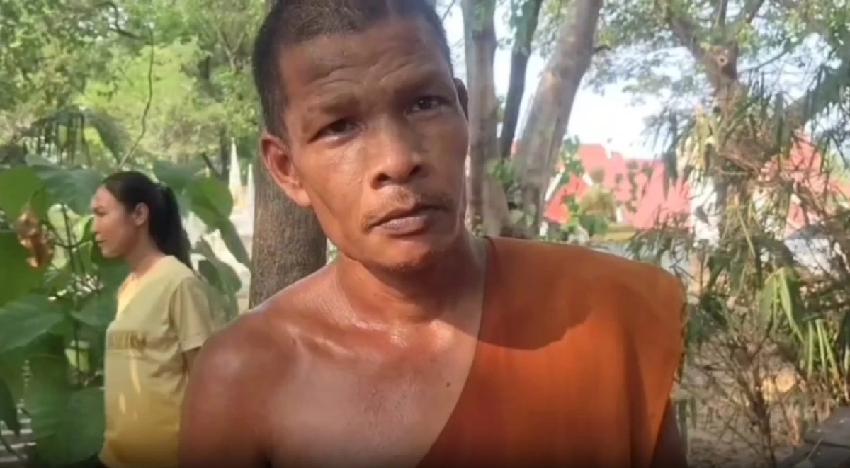 นาทีชีวิต! กู้ภัยเจาะท่อช่วยยายวัย 81 มุดช่วยสุนัข จนติดท่อเป็นลม