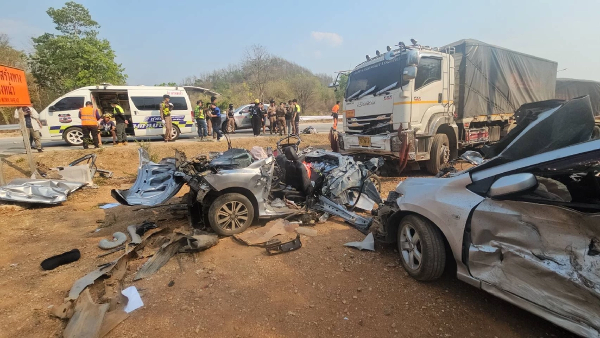 สังเวยสงกรานต์! 18 ล้อขยี้ 7 คันรวด ลำปางวิปโยคดับ 2 เจ็บ 8