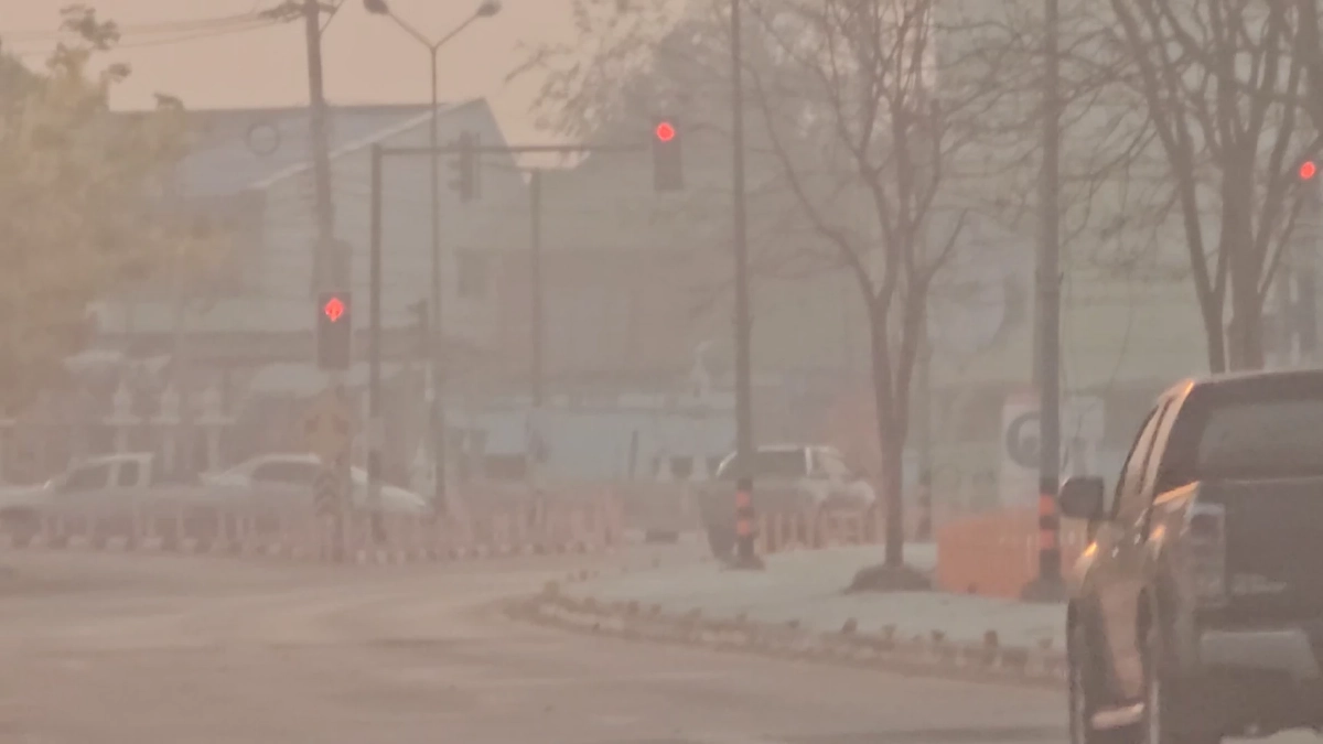 ลำปางอ่วม! สำลักฝุ่นขาวโพลนรับสงกรานต์ ไฟป่าลามไม่หยุด ดัน PM2.5 ทะลุโซนแดง