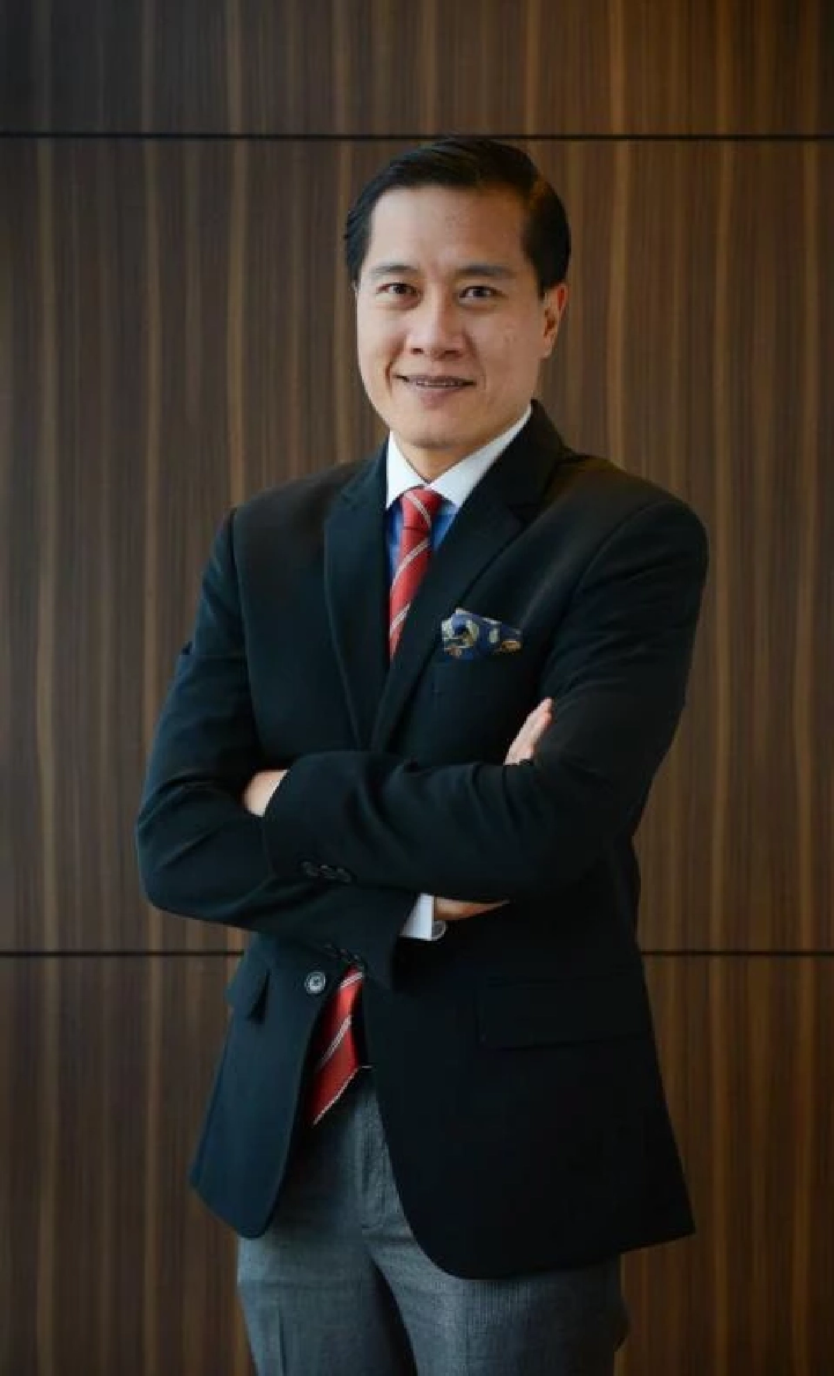 นายวีรศักดิ์ โควสุรัตน์