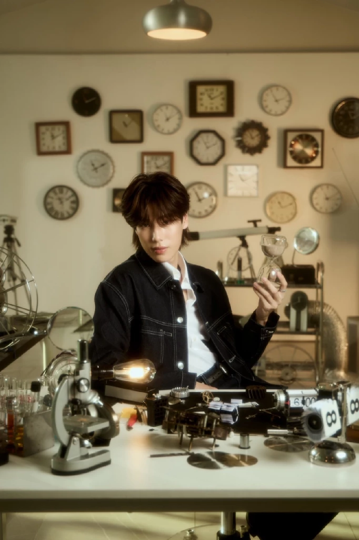 'PHUWIN' ปล่อยซิงเกิลใหม่ 'แค่นาทีเดียว (A Minute)' ดึง “เบนซ์” เสิร์ฟเคมี