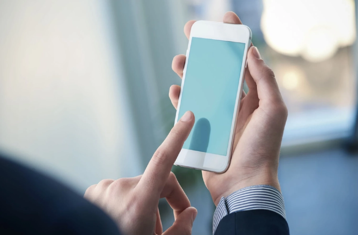 EU สั่ง! แบตมือถือต้องถอดเปลี่ยนเองได้ เริ่มปี 70 จับตา Apple อาจได้สิทธิพิเศษ