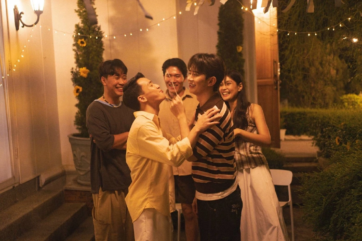 ว้าวมาก! "ก้อย อรัชพร" หวานใจ "ทิม พิธา" ปล่อยเพลง Sunflower