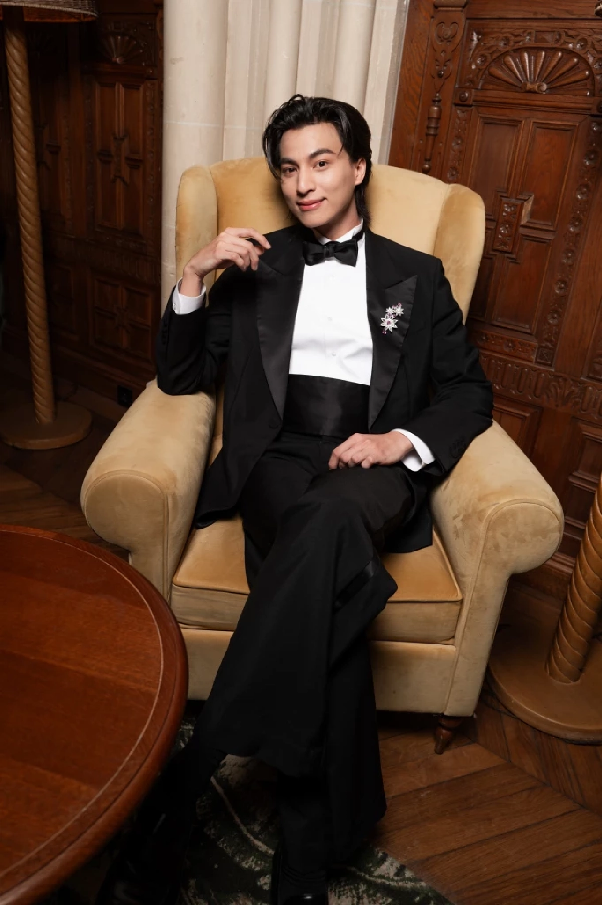 หล่อหยุดเวลา! 'กลัฟ คณาวุฒิ' เฉิดฉายปารีส กระทบไหล่ซุปตาร์ระดับโลก