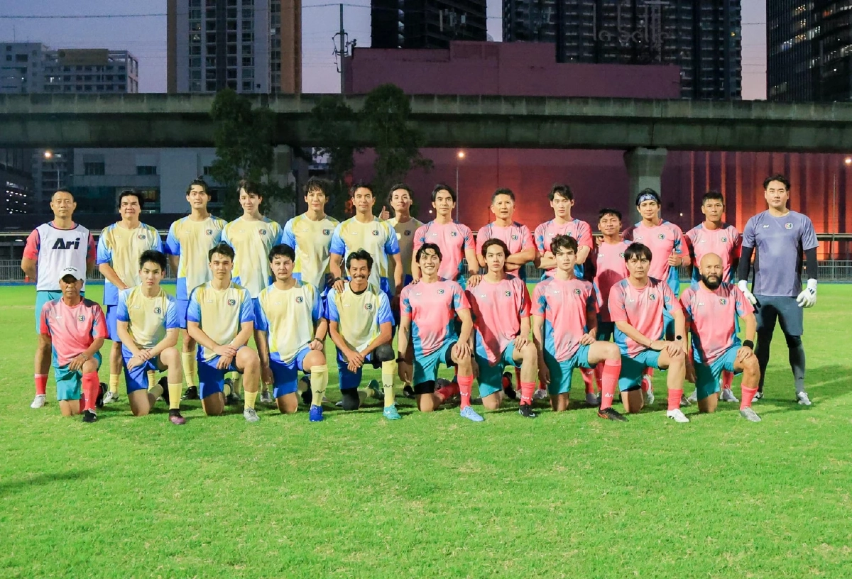 ถ่ายทอดสด ฟุตบอล 56 ปี ช่อง 3 วันนี้ 18.00 น. สรุปดาราคนไหน อยู่ทีมอะไร?