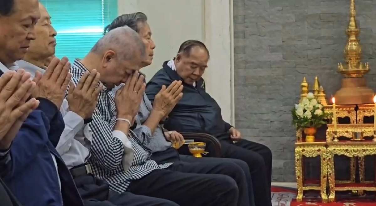 ป่ารอยต่อแตก! แห่รดน้ำดำหัว "บิ๊กป้อม" พรึบ ตท.6-คนดังพรึบ รับพรสงกรานต์ 69