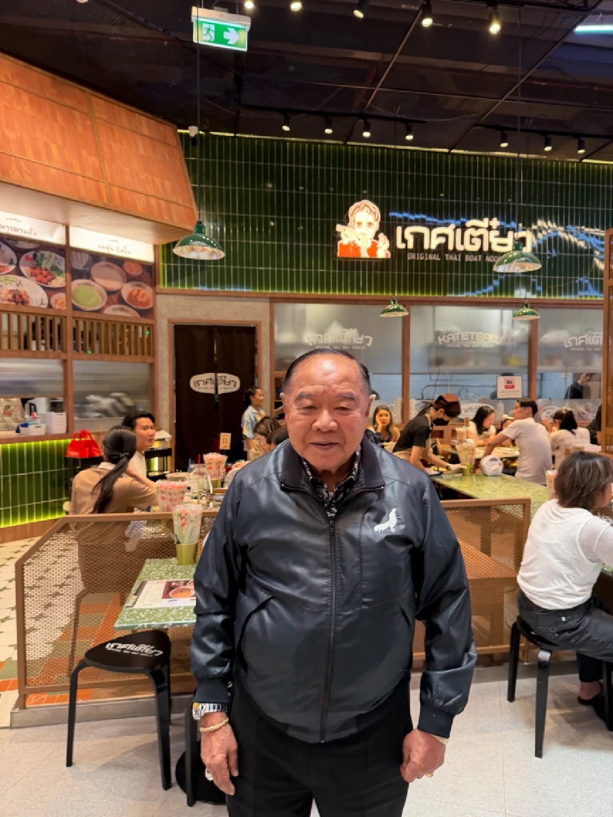 "ลุงป้อม" เช็กเรตติ้ง One Bangkok! ปลื้ม Gen Z รุมล้อมขอเซลฟี่