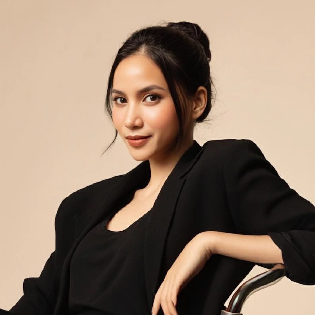 ประวัติ "แอนนาเบล คชนันทน์" คือใคร? ชี้แจงดราม่า โกหกประวัติ แอบเทรดให้ลูกค้า