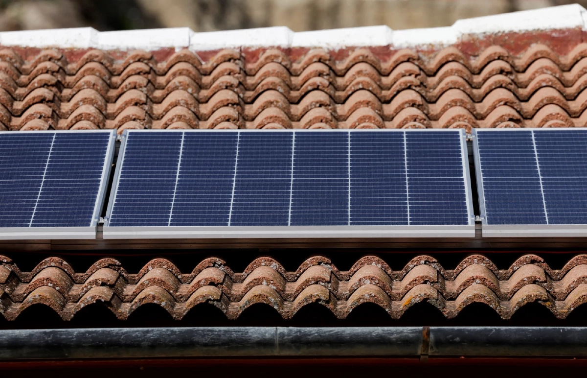 ยุโรป แห่ติด โซลาร์เซลล์บนหลังคาบ้าน หวังลดค่าใช้จ่ายด้านพลังงาน