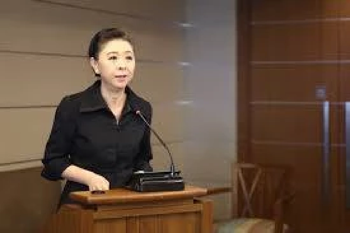 นางนงนุช เพ็ชรรัตน์