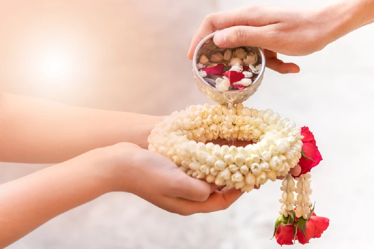 เปิดที่มาความสำคัญ13 เมษายน “วันมหาสงกรานต์” และถือเป็นวันผู้สูงอายุแห่งชาติ