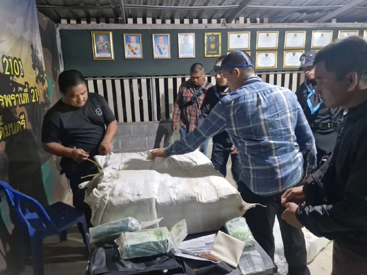หาเงินเที่ยวสงกรานต์! รวบแก๊งวัยรุ่น รับจ้าง 3 แสน ขนยาส่งพื้นที่ ยึดเคตามีนได้กว่า 200 กิโล