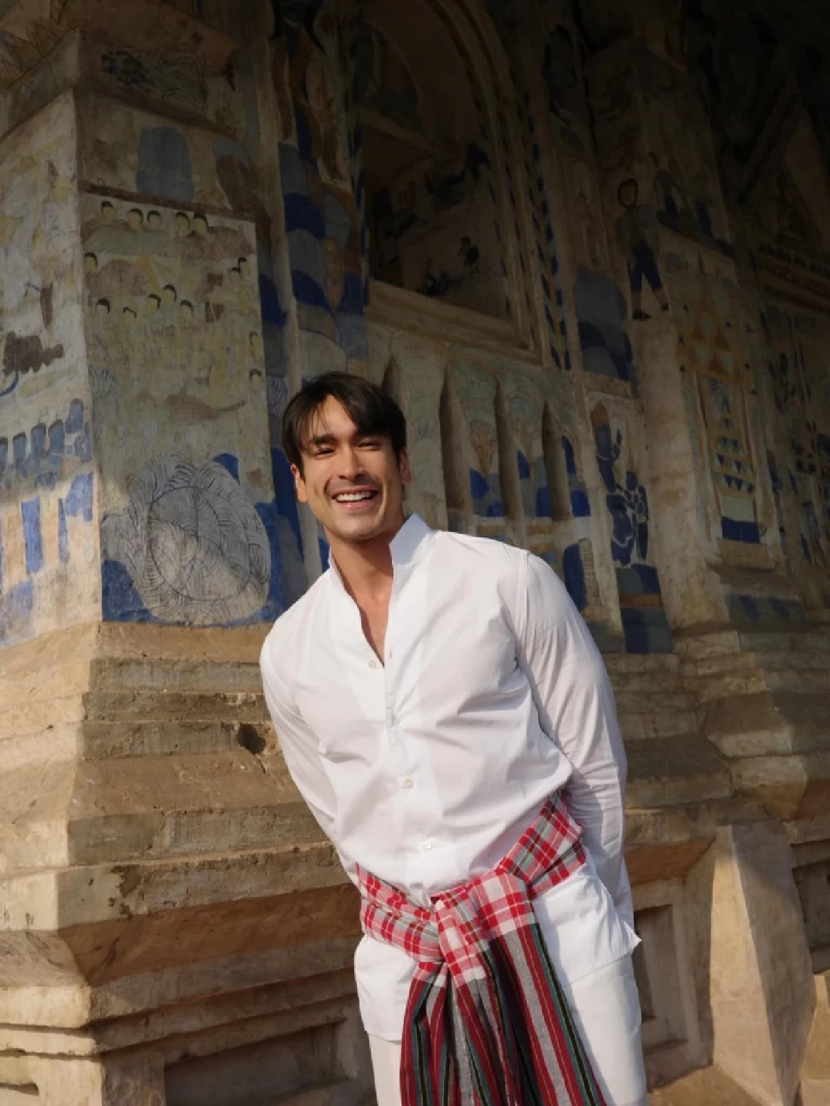 'ณเดชน์ - ญาญ่า' ควงคู่เข้าวัดนุ่งชุดไทย เตรียมวิวาห์อีสานสุดอบอุ่น 17 เม.ย. นี้