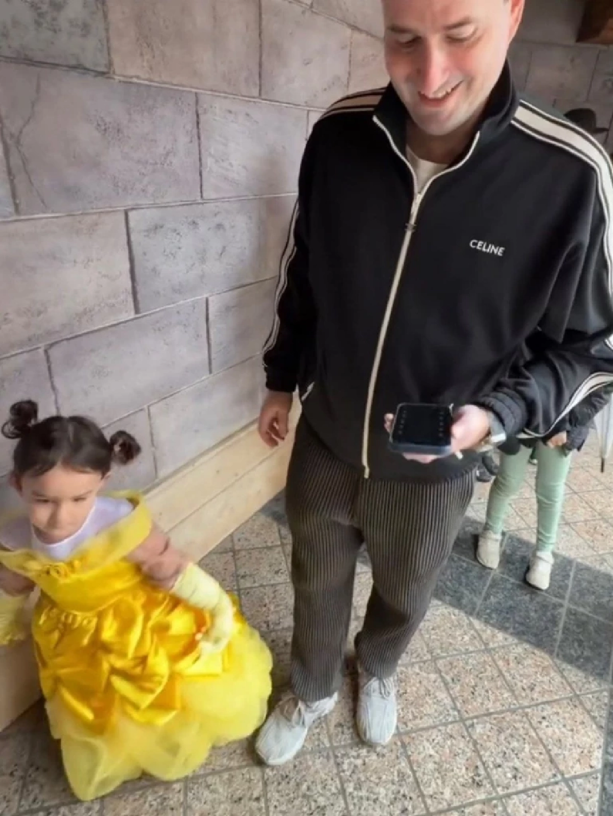 ‘ไอซ์ อภิษฎา’ ใจอ่อนยอมเผยโฉมสามีครั้งแรก อึ้ง!หน้าเหมือนลูกสาวเป๊ะ