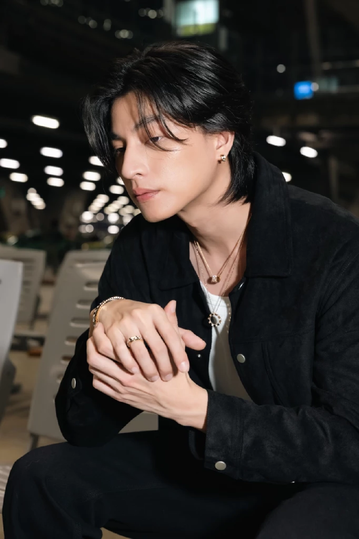 ฮอตทะลุปารีส! 'กลัฟ คณาวุฒิ' ออร่าแรง Airport Look เรียบหรู