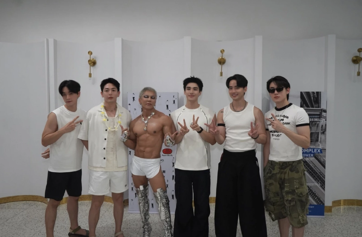 'อัพ-ภูมิ' นำทีม 'Love of Silom' สาดความมันส์สงกรานต์ ทำกรี๊ดสนั่น