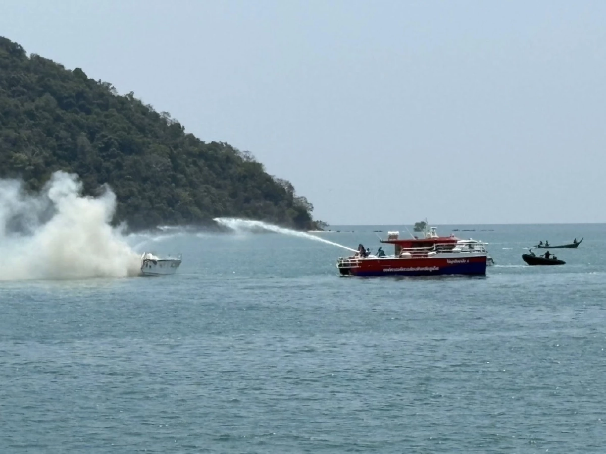 ระทึก! เพลิงไหม้สปีดโบ๊ท ท่าเรืออ่าวมะขาม บาดเจ็บ 5 เร่งค้นหาอีก 1