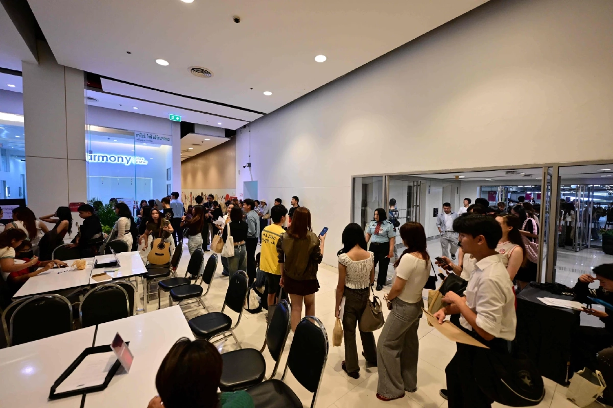 'AF 2026' ฟีเวอร์! คนแห่ออดิชั่นแน่นเซ็นทรัลเวิลด์ คิวยาวทะลุลานจอดรถ