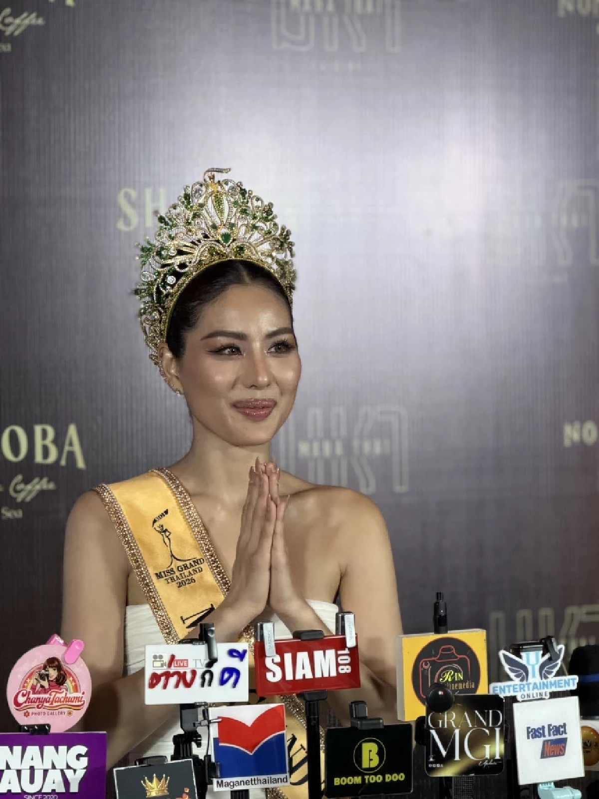 ชาวชลบุรี แห่ต้อนรับ “หนิง ปีทมา” อย่างยิ่งใหญ่ ฉลองมงทอง