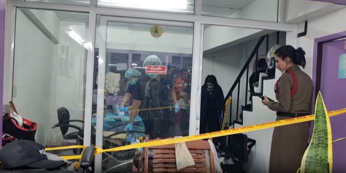 ศึกรักสามเศร้า! ช่างทำผมคว้าสากทุบหนุ่ม 26 ดับ สุดชุลมุนเพื่อนนับร้อยแห่ปิดล้อมร้าน