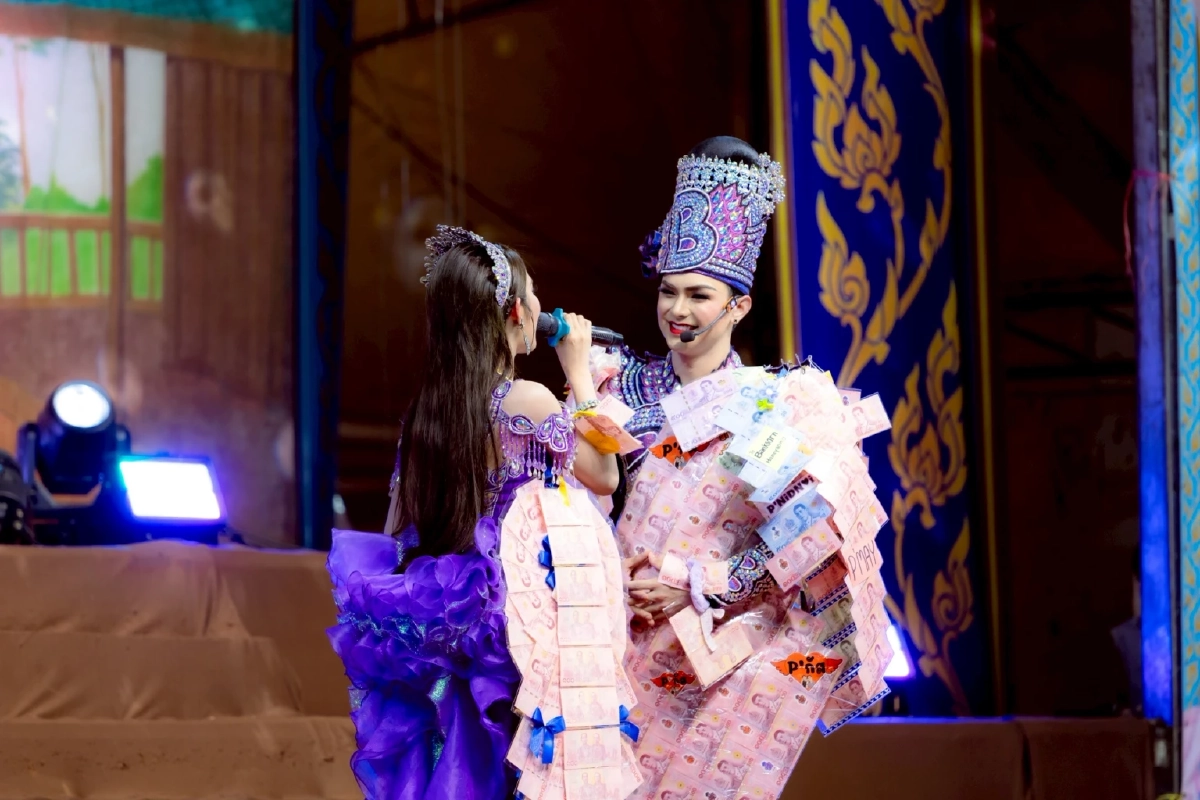 ตอกย้ำ 'แบงค์ ศรราม - โมบาย พิมรภัส' เสิร์ฟโมเมนต์หวาน คู่จิ้นลิเกแห่งปี