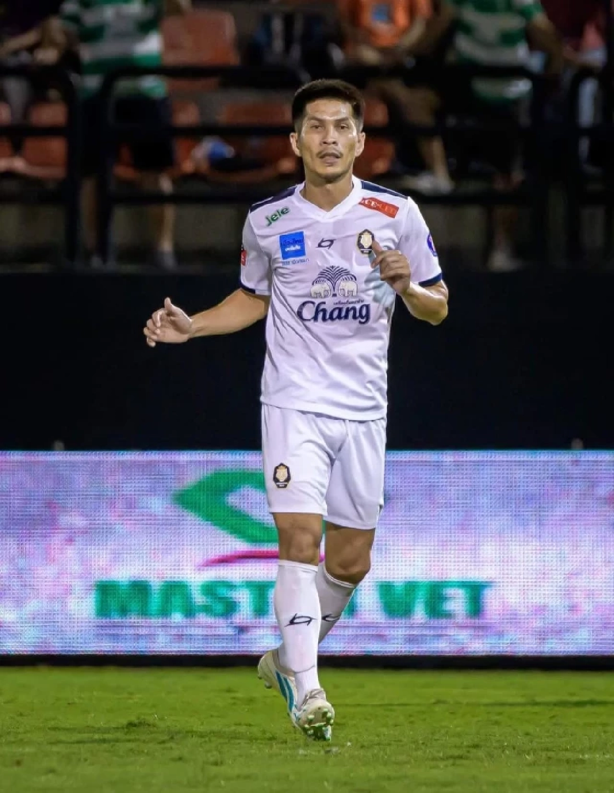 เปิดประวัติ "กัปตันช้าง" ดีกรีไม่ธรรมดา! มีภาพหวานกับ "ลำไย ไหทองคำ"