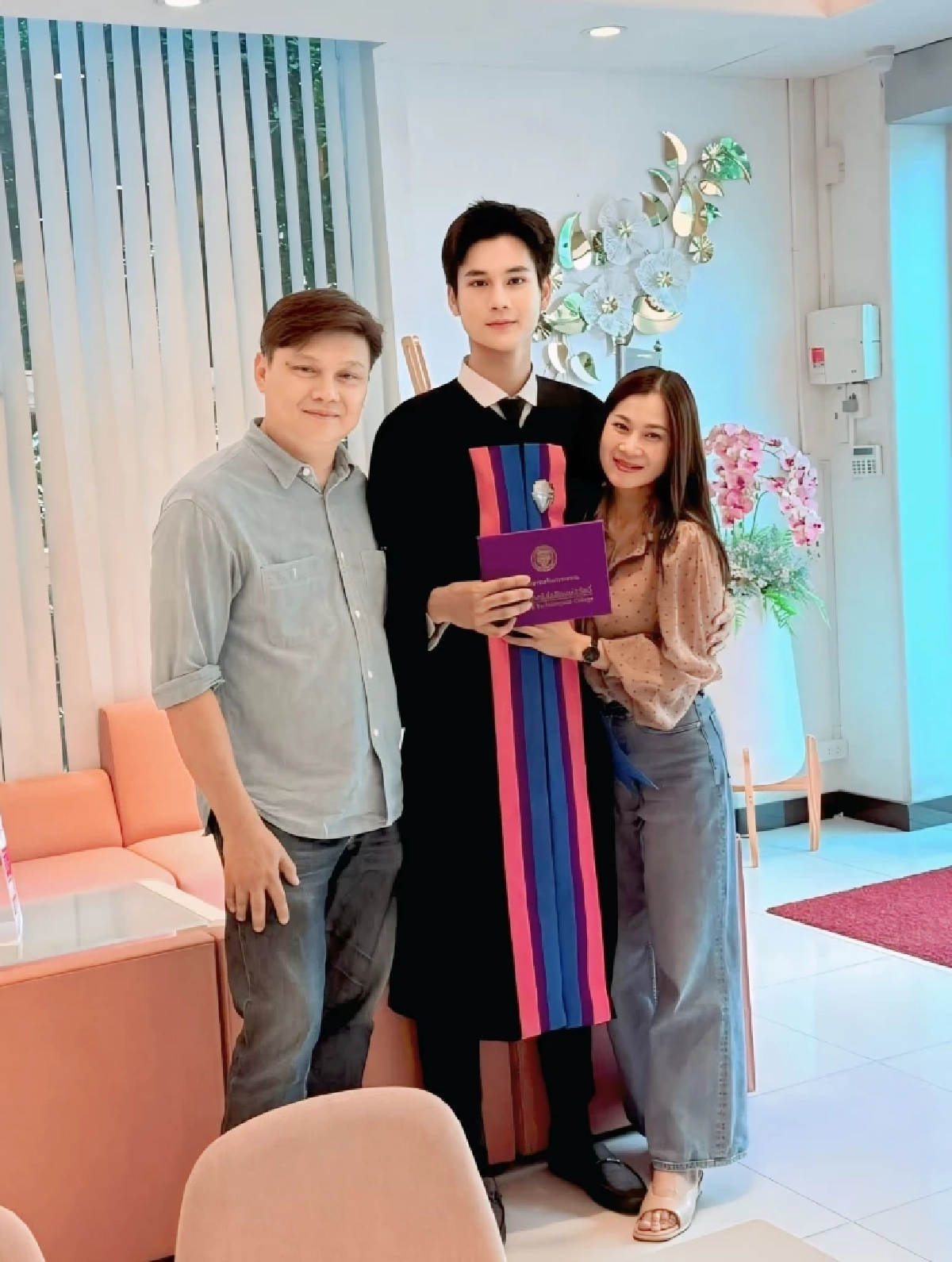 'ซัน ก้องภพ' ปังไม่หยุด! จบ ปวส. สุดชื่นมื่น ลุยต่อมหาวิทยาลัย