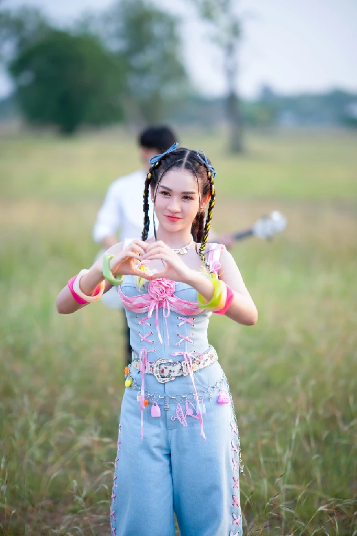 'เบลล์ นิภาดา' ปล่อย 'ผู้บ่าวอีสาน' เวอร์ชันเต็มสุดปัง! จากไวรัลสู่เพลงเริ่ด