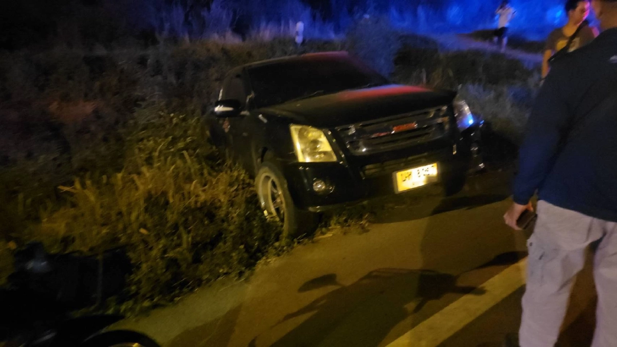 กระบะตีนผี ชนแล้วหนี ทิ้ง จยย.ซ้อน 5 เจ็บระนาว เด็กน้อย 3 รายร่ำไห้ระงม