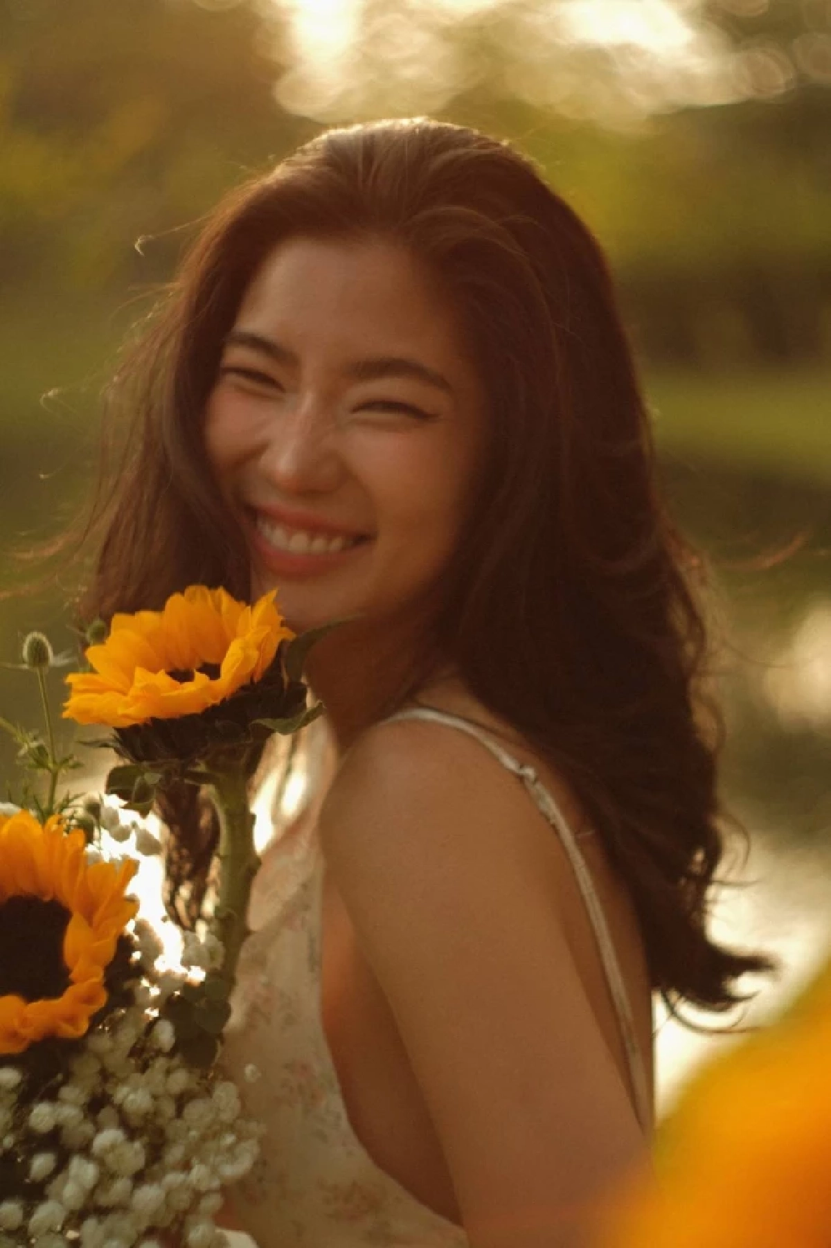 ว้าวมาก! "ก้อย อรัชพร" หวานใจ "ทิม พิธา" ปล่อยเพลง Sunflower