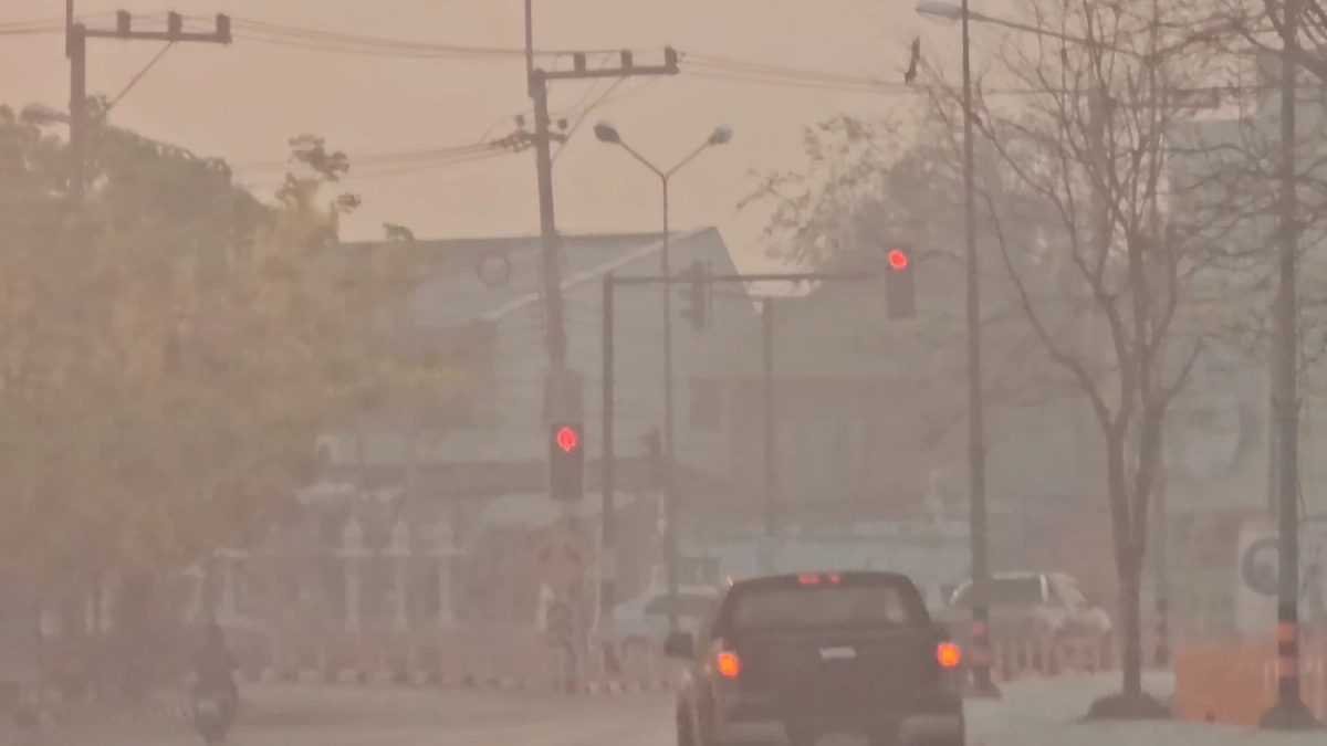 ลำปางอ่วม! สำลักฝุ่นขาวโพลนรับสงกรานต์ ไฟป่าลามไม่หยุด ดัน PM2.5 ทะลุโซนแดง