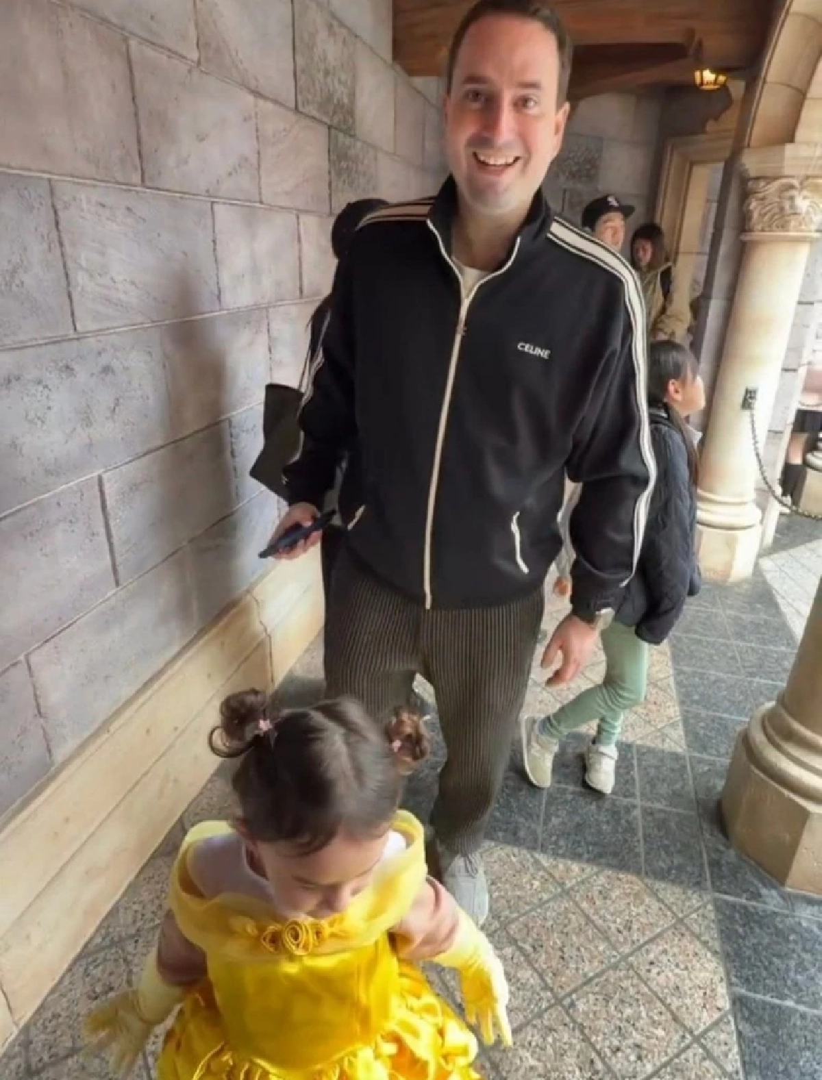 ‘ไอซ์ อภิษฎา’ ใจอ่อนยอมเผยโฉมสามีครั้งแรก อึ้ง!หน้าเหมือนลูกสาวเป๊ะ