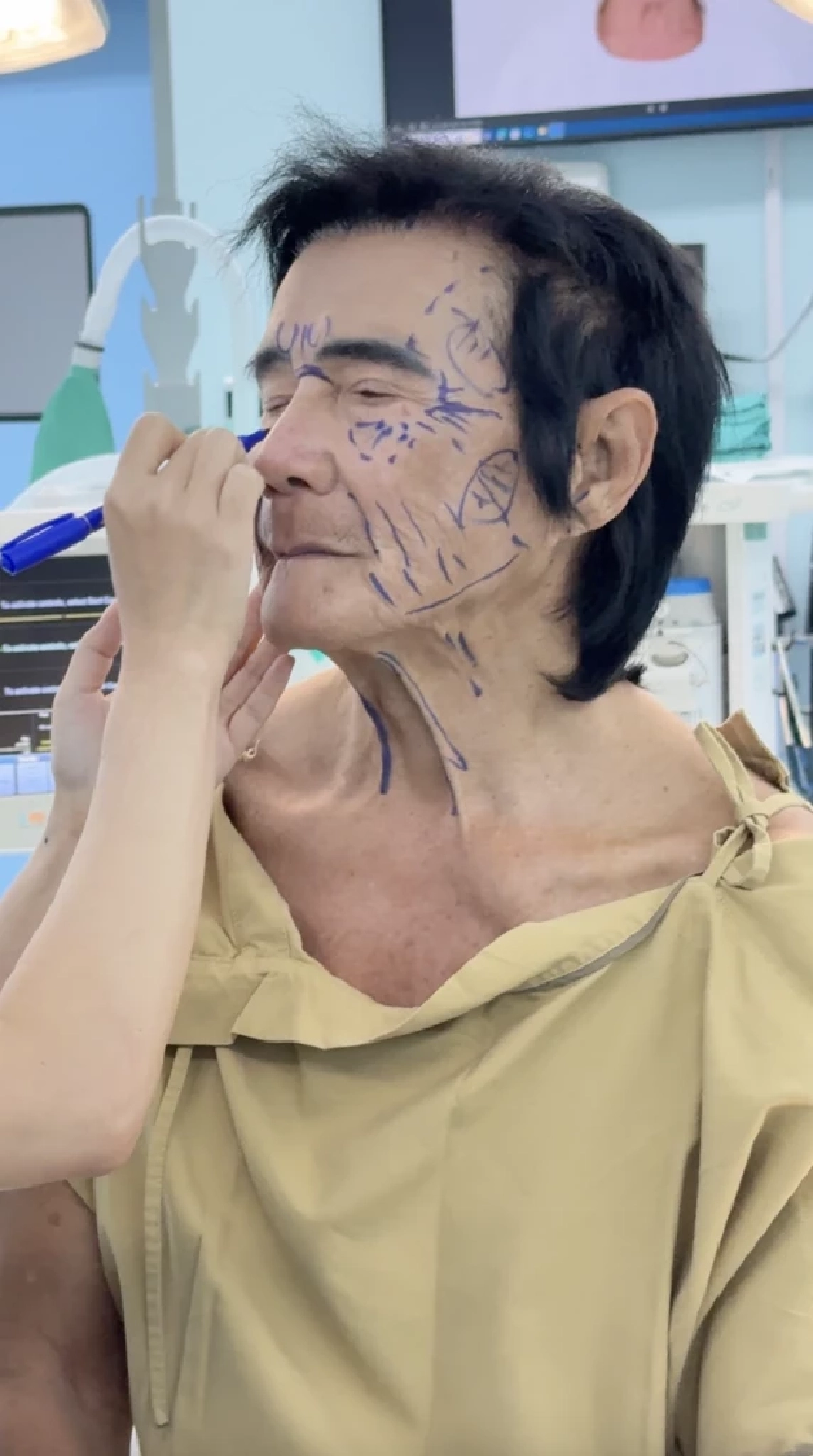 เปิดหน้า "คุณตาเอลวิส"  วัย 80 ศัลยกรรมกระชากวัยหล่อเฟี้ยวไม่ง้อเทปกาว