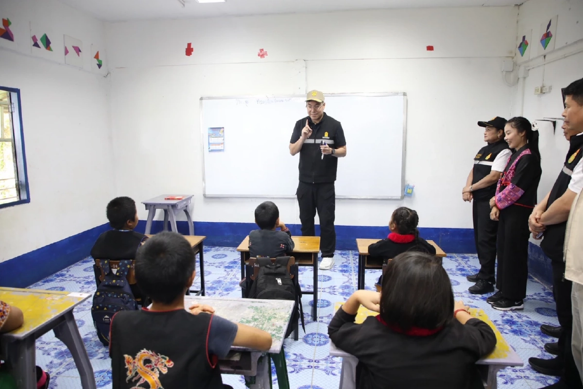 ‘อัครนันท์’ ขึ้นดอยเชียงราย ผงะ รร.ชายขอบเพิ่งมีไฟใช้ ลั่น! ดับเครื่องชนความเหลื่อมล้ำ