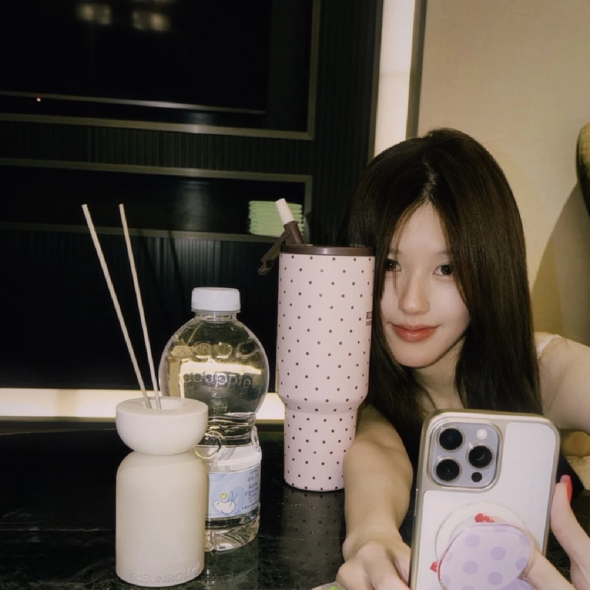 แห่ซูมห้องพัก 'จ้าวลู่ซือ'  โซเชียลแตกตื่นตามหาไอเท็มทั่วออนไลน์