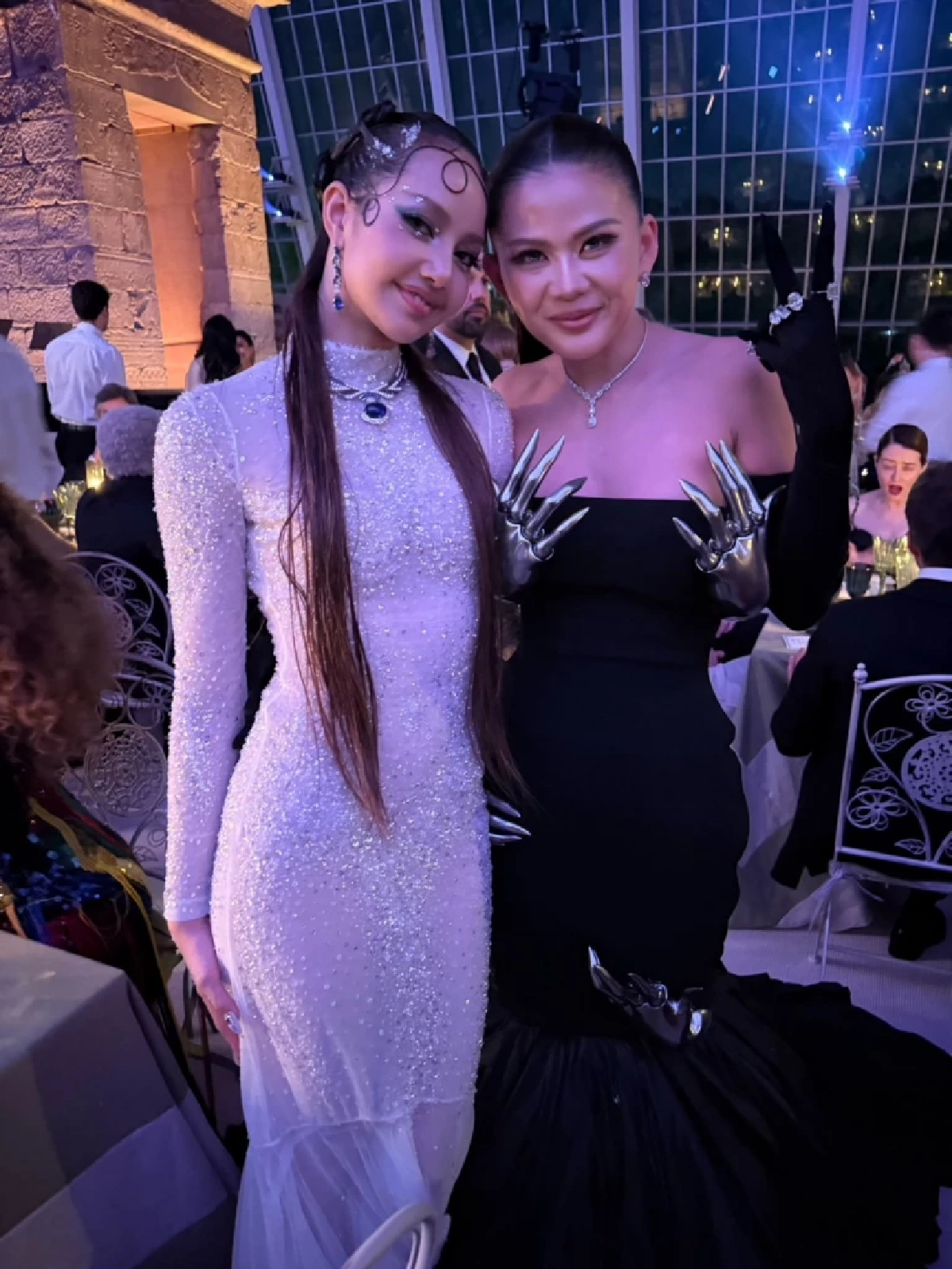‘ลิซ่า- ป่าน ณิชาภัทร’ เขย่าพรมแดง Met Gala 2026 ดันไทยแลนด์ขึ้นเทรนด์โลก!